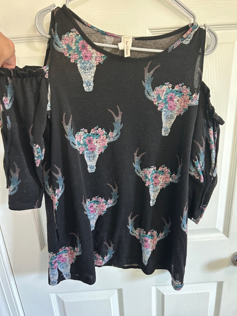 Women's Cold-Shoulder Floral Steer Skull Blouse - Black